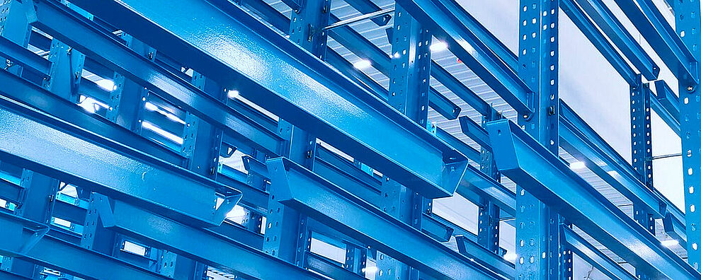Schwerlastregale in blau