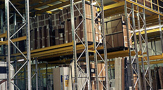 Estantería de paletización y entreplanta integrada